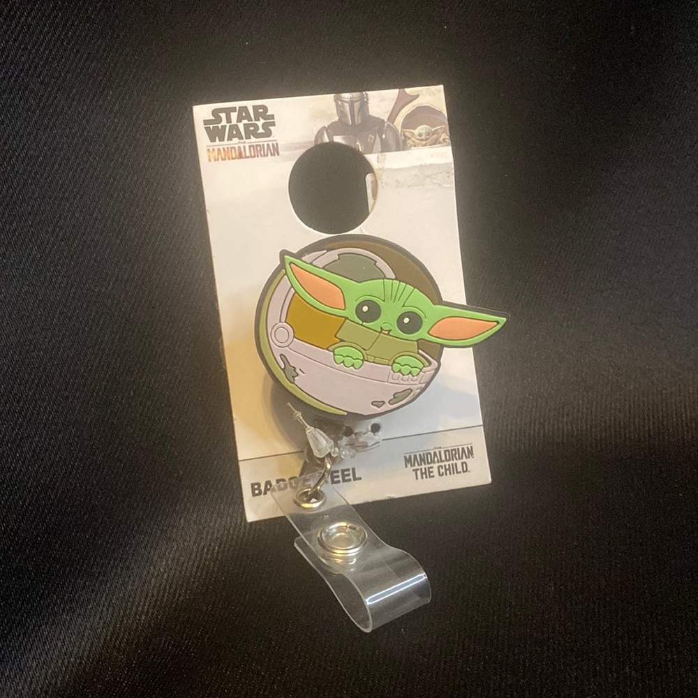 LAST ONE!! NWT🔴 Disney’s Star War Mandalorian The Child Badge Reel!
